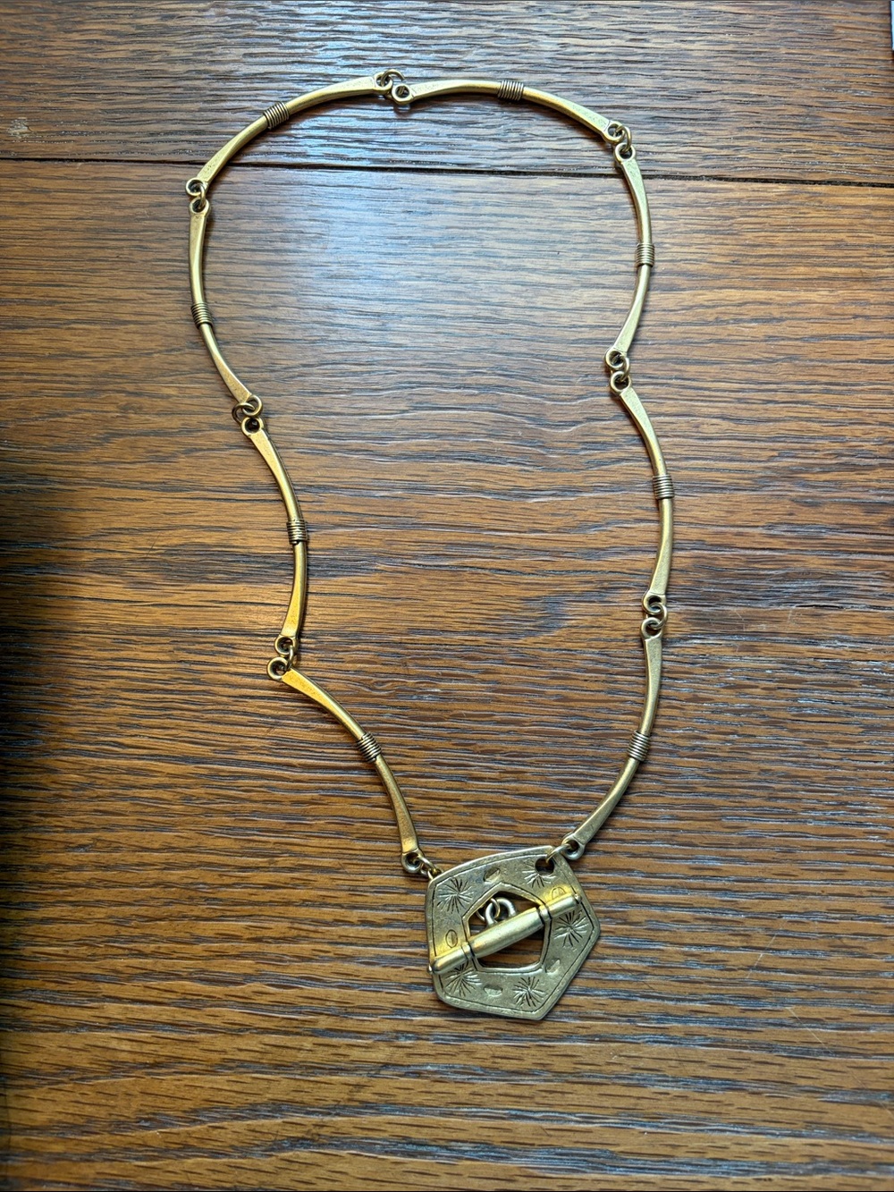 Vintage-Inspired Pendant Necklace - Gold Tone